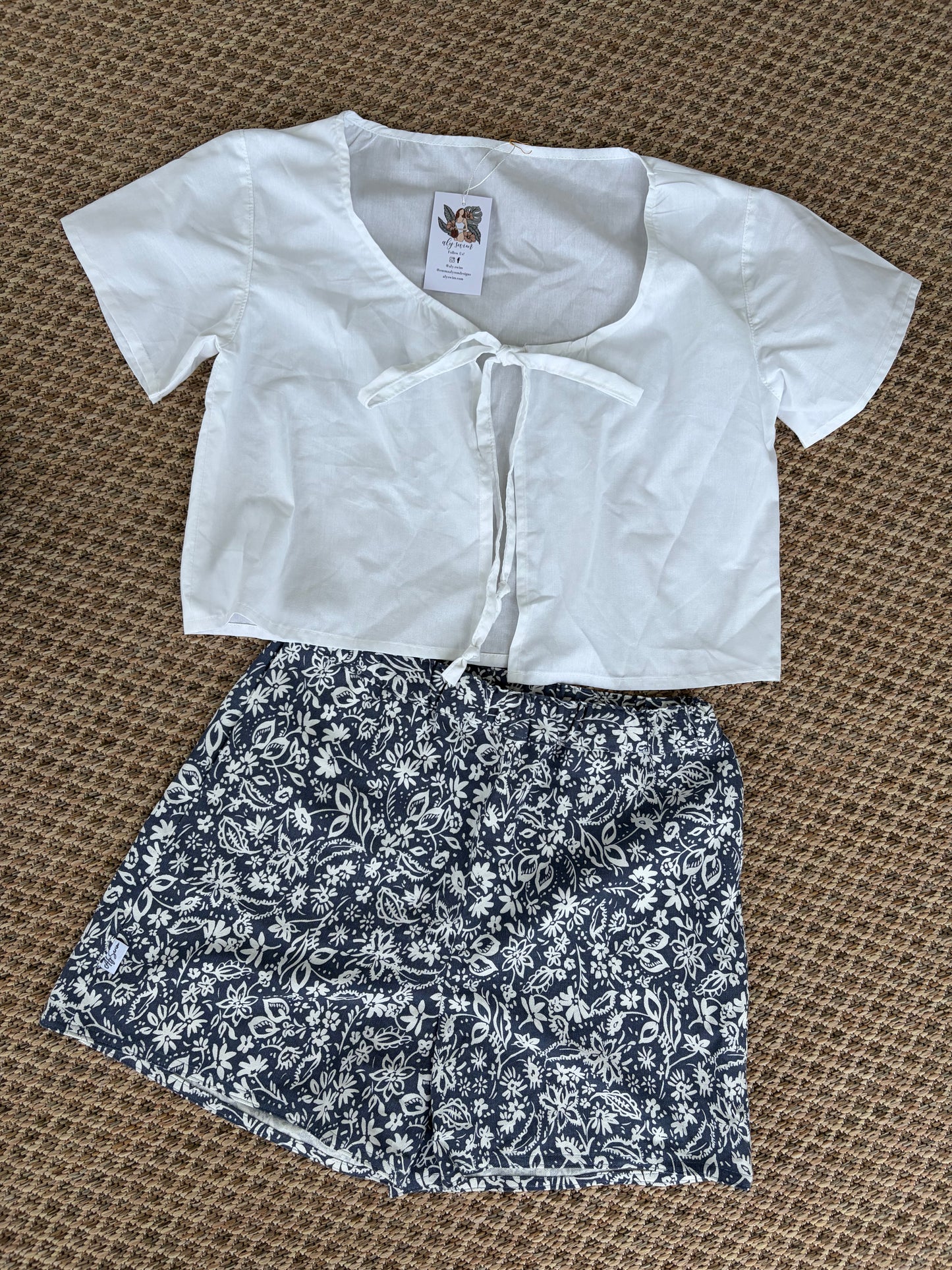 White Linen & Navy Floral Front Tie Set (Size Small Only)