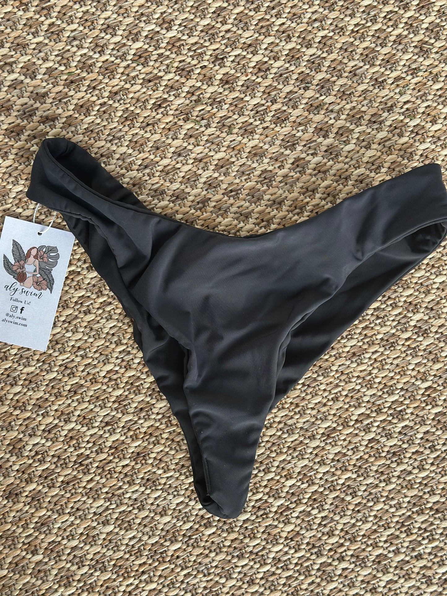 Medium Black Winnie Bottom Cheeky