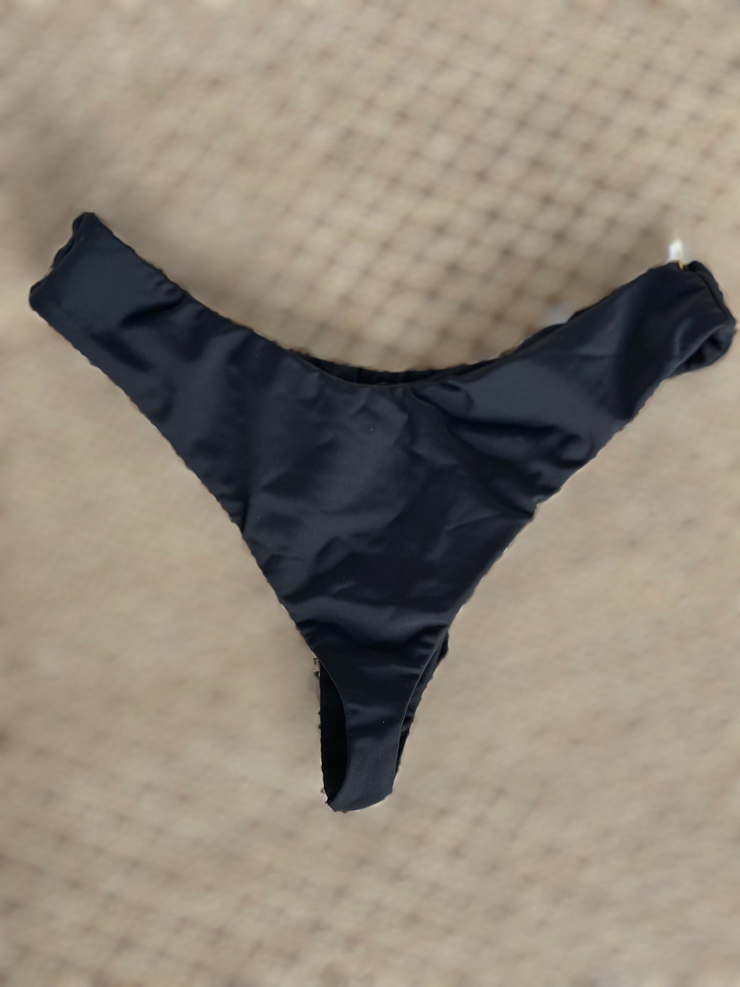Medium Black Winnie Bottom Cheeky